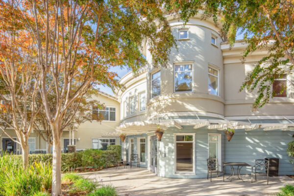 Inviting Exteriors of Memory Care and Assisted Living Senior Living Communities in Fremont Hills, CA by Keynote Creative Media