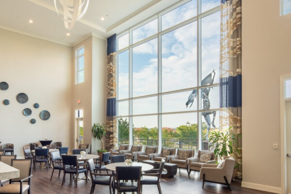 Photography of Continuing Care Retirement by Keynote Creative Senior Living Media in Georgia. Dining Room With Views and Floor To Ceiling Windows. Luxury CCRC Media